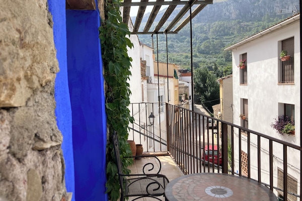 Economy Room, 1 Large Single Bed, Mountain View | Terrace/patio