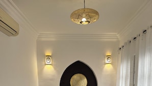 واي فاي مجانًا وملاءات أسرّة