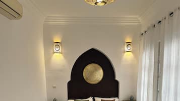 Comfort Double Room | Free WiFi, bed sheets