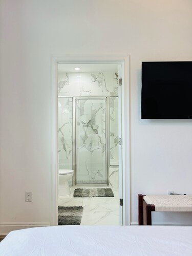 Cozy private bedroom and private bathroom in Kissimmee. Pets are always welcome!