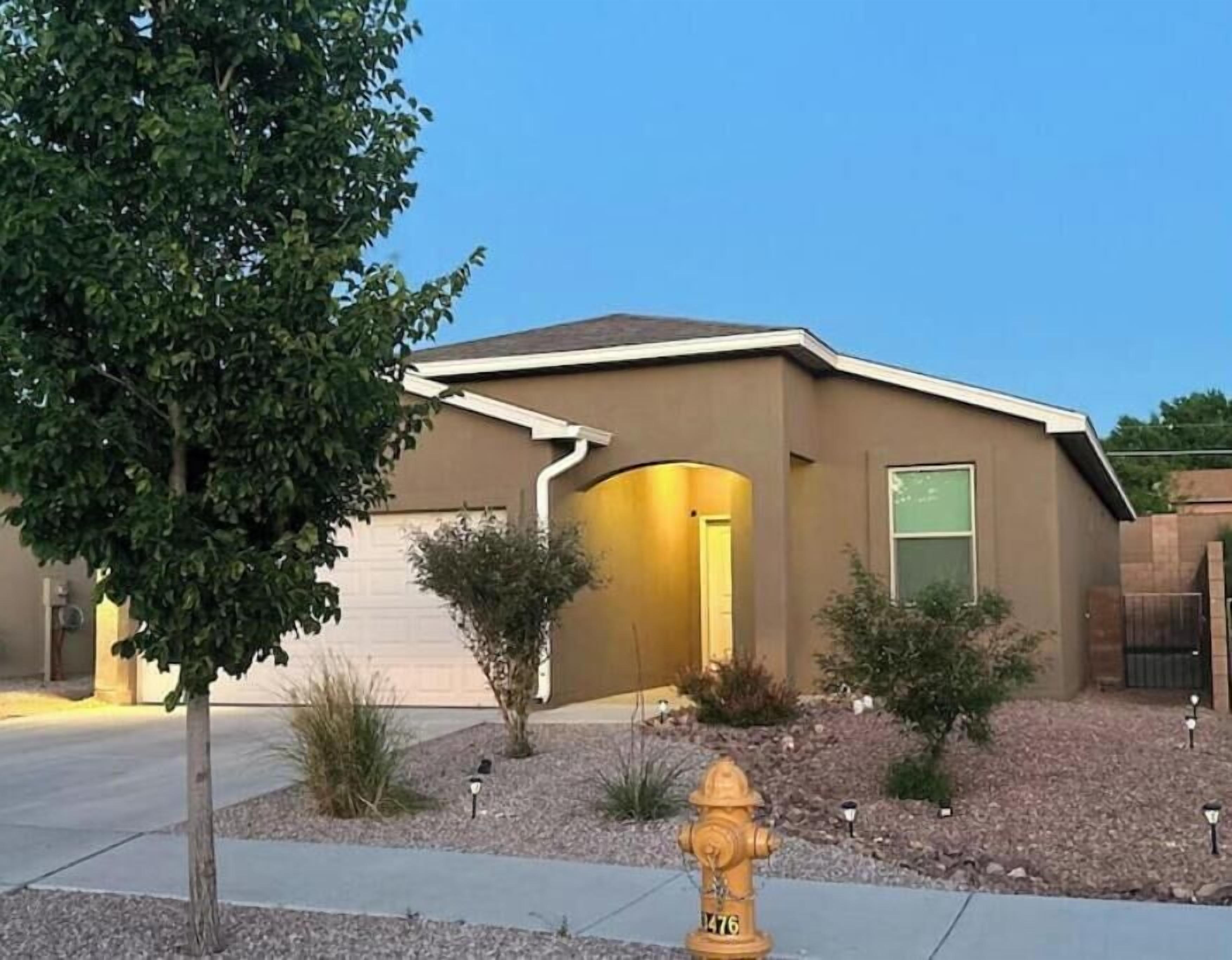 Beautiful modern new home centrally located & 7 minutes from SAF Airport with AC
