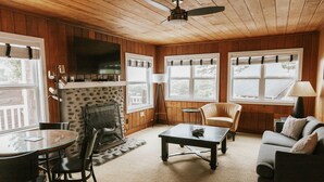 TV, fireplace, DVD player, books - Full Property Buyout (Arch Cape)