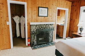 6 bedrooms, iron/ironing board, free WiFi, bed sheets