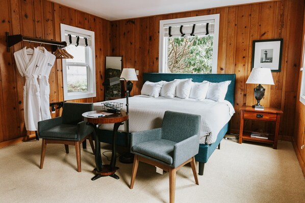 6 bedrooms, iron/ironing board, free WiFi, bed sheets