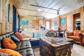 Interior - Creekside Cabin: Mountain Views, Fireplace & Sauna (Dumont)