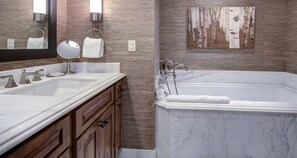 Condo (Vail Ritz Carlton 2 Bedroom Residence) | Bathroom