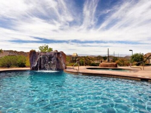 Two Heated Pools/Spas, BBQ, Golf Course