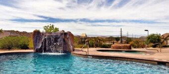 Two Heated Pools/Spas, BBQ, Golf Course