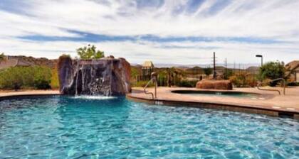Two Heated Pools/Spas, BBQ, Golf Course