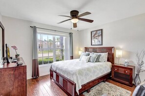 4 Schlafzimmer, Schreibtisch, Bügeleisen/Bügelbrett, kostenloses WLAN