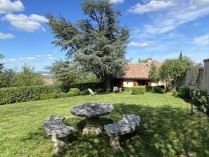 Outdoor dining - La Ponie - Cenves - Gîte (CENVES)
