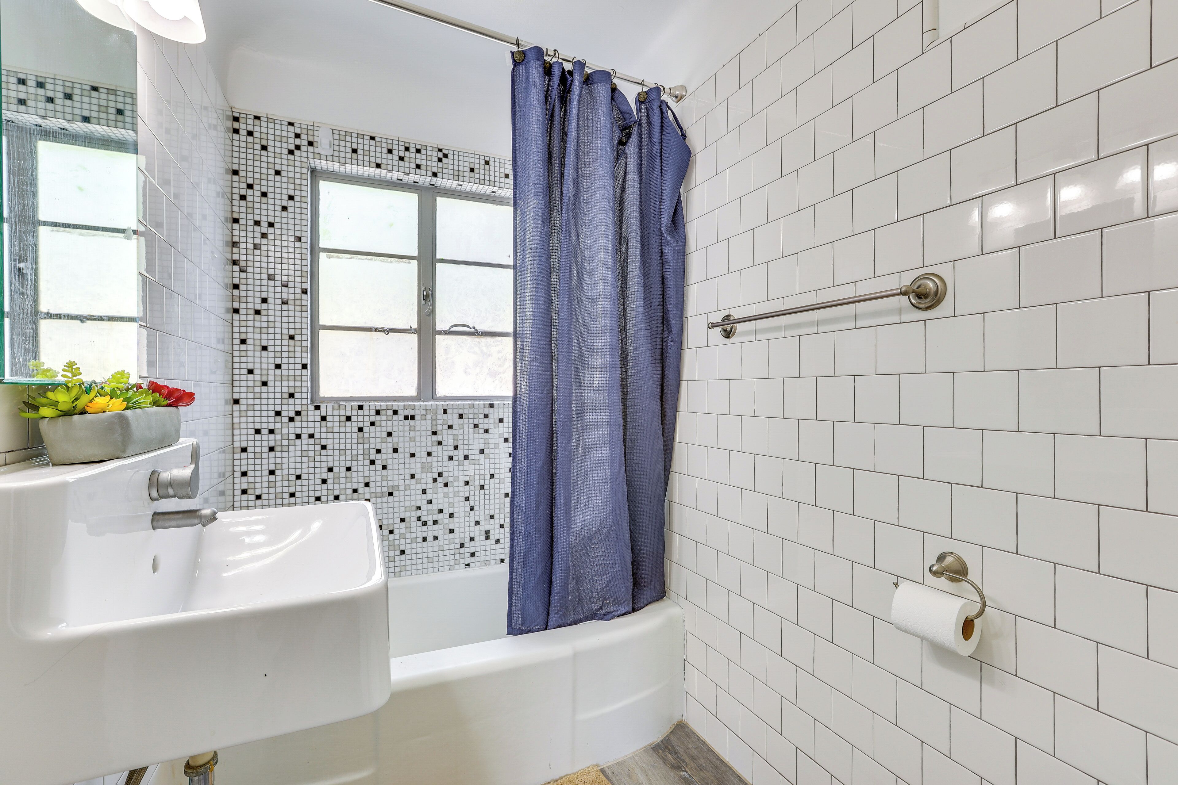 Apartment (2 Bedrooms) | Bathroom | Towels