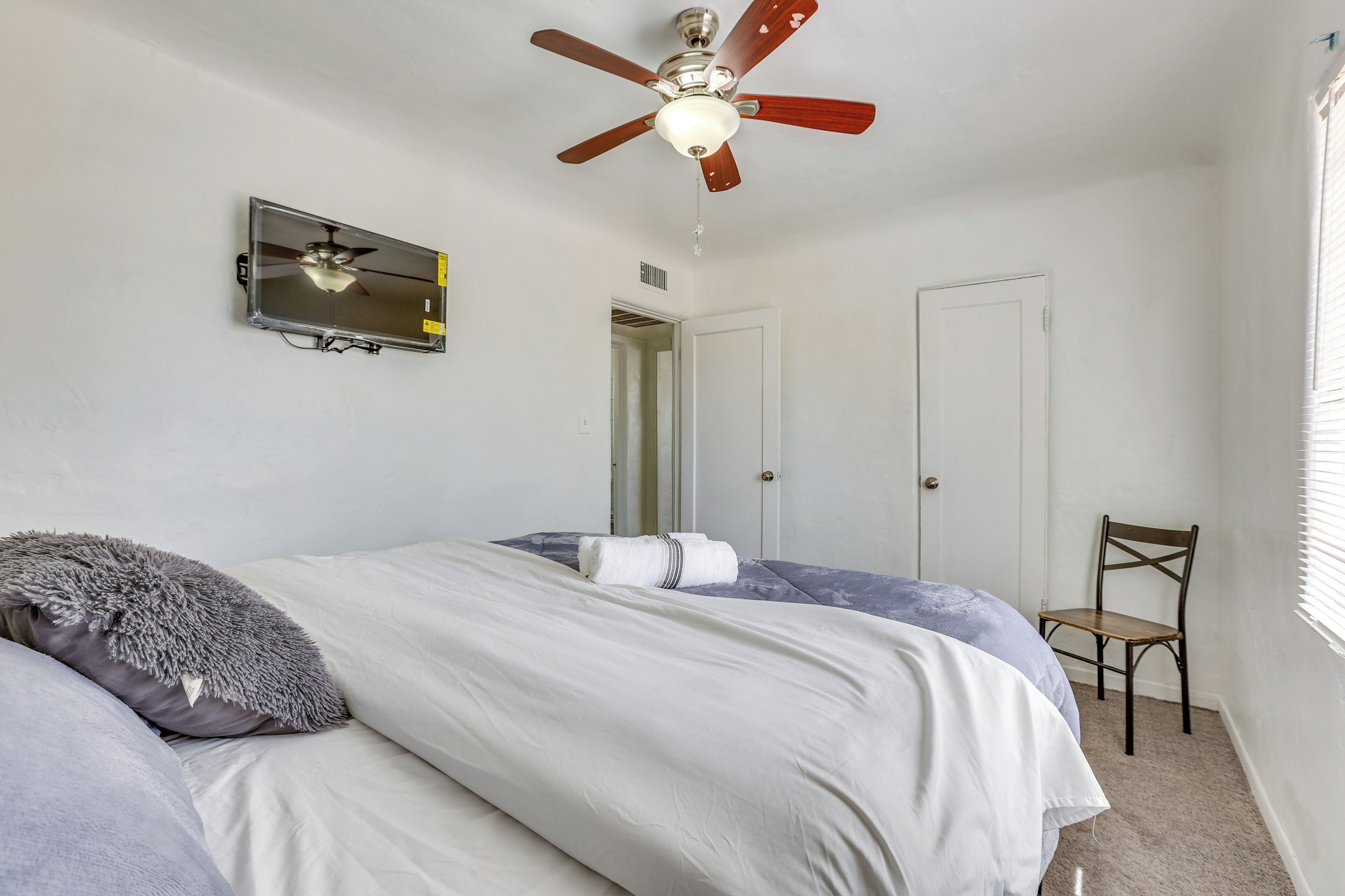 Apartment (2 Bedrooms) | 2 bedrooms, bed sheets