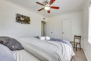 Apartment (2 Bedrooms) | 2 bedrooms, bed sheets - Peaceful & Bright Condo: 4 Mi to Downtown Phoenix! (Phoenix)