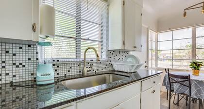 Peaceful & Bright Condo: 4 Mi to Downtown Phoenix!