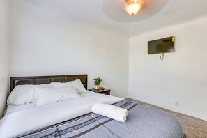 2 bedrooms, bed sheets - Pet-friendly Condo < 1 Mi to Phoenix College! (Phoenix)