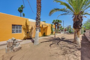 Property grounds - Pet-friendly Condo < 1 Mi to Phoenix College! (Phoenix)