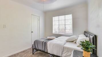 Apartment (2 Bedrooms) | 2 bedrooms, bed sheets