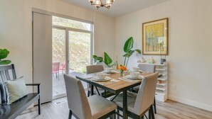 Dining - Chic Anchorage Townhome < 1 Mi to Kincaid Park! (Anchorage)