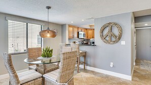 Unclassified image, 3 of 25, button - Cape Coral Condo w/ Pool Access: 3 Mi to Beach (Cape Coral)