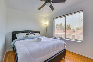 2 bedrooms, iron/ironing board, bed sheets - Pet-friendly Phoenix Townhome w/ Pool Access! (Phoenix)