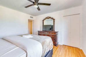 Apartment (2 Bedrooms) | 2 bedrooms, iron/ironing board, bed sheets