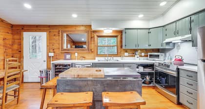 Modern Cabin in Lake Placid w/ Mountain Views!