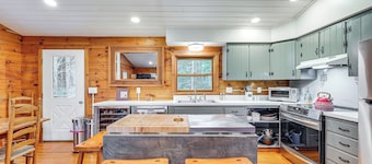 Modern Cabin in Lake Placid w/ Mountain Views!