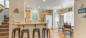 Half Mi to Beach: Rockaway Beach Home w/ Grill!