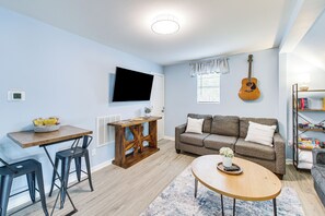 House (2 Bedrooms) | Interior - Waterfront Lake Hamilton Vacation Rental w/ Dock! (Royal)