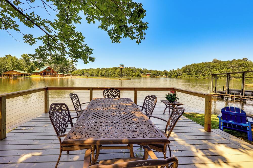 Waterfront Lake Hamilton Vacation Rental w/ Dock! - Piney