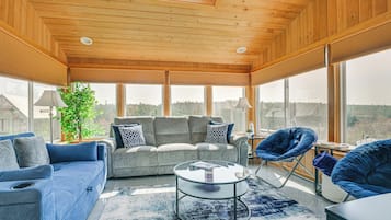 House (3 Bedrooms) | Front of property