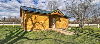 Trinity River Cottage w/ Deck + Water Views