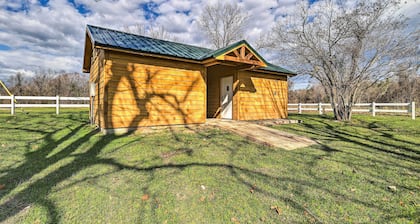 Trinity River Cottage w/ Deck + Water Views