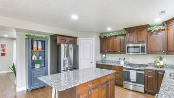 House (4 Bedrooms) | Interior