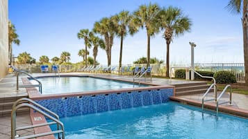 Lämmitetty uima-allas