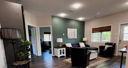 Cozy Country Bungalow about 5 minutes from Sylvan Lake!