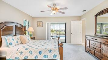 3 slaapkamers, een bureau, een strijkplank/strijkijzer, reisbedje