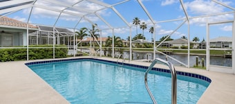 Waterfront Paradise Heated Pool, Dock, Grill, Fishing near restaurants and shops
