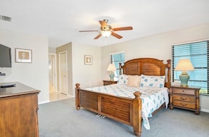 3 bedrooms, desk, iron/ironing board, travel cot