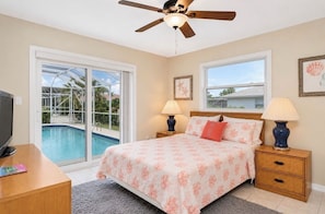 3 bedrooms, desk, iron/ironing board, travel crib - Waterfront Paradise Heated Pool, Dock, Grill, Fishing near restaurants and shops (Punta Gorda)