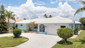 Exterior - Waterfront Paradise Heated Pool, Dock, Grill, Fishing near restaurants and shops (Punta Gorda)