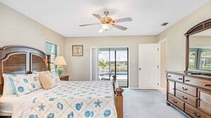 3 bedrooms, desk, iron/ironing board, travel cot - Waterfront Paradise Heated Pool, Dock, Grill, Fishing near restaurants and shops (Punta Gorda)