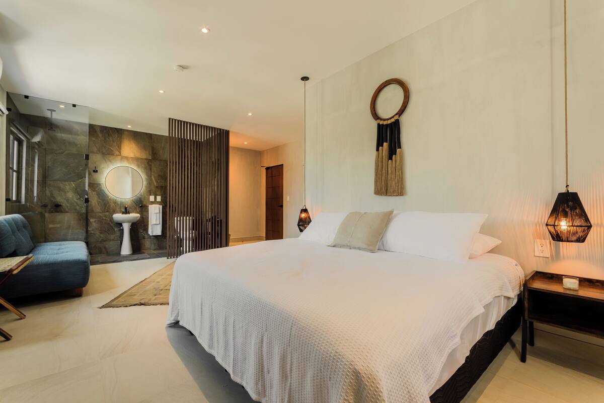Classic Room | WiFi (free), individually decorated, individually furnished, bed sheets