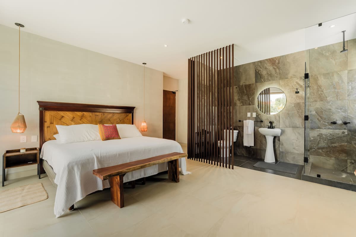 Deluxe Room | Individually decorated, individually furnished, free WiFi, bed sheets