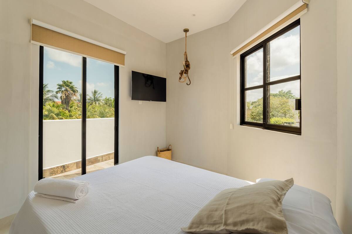 Standard Studio | WiFi (free), individually decorated, individually furnished, bed sheets