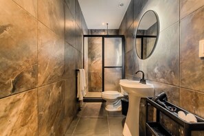 Studio | Bathroom | Shower, rainfall showerhead, hair dryer, towels - Casa Aluxes Guesthouse (Cancun)