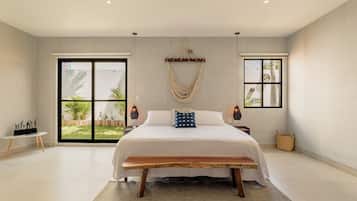 Habitación, vista al patio | Decoración personalizada, muebles diferentes y wifi gratis