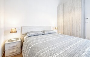 1 soverom, strykejern/-brett, wi-fi (inkludert) og sengetøy