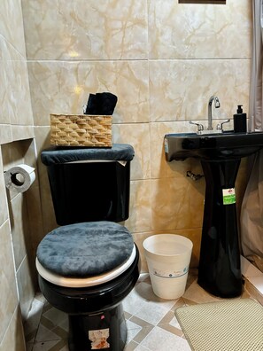 Handtücher, Seife, Toilettenpapier